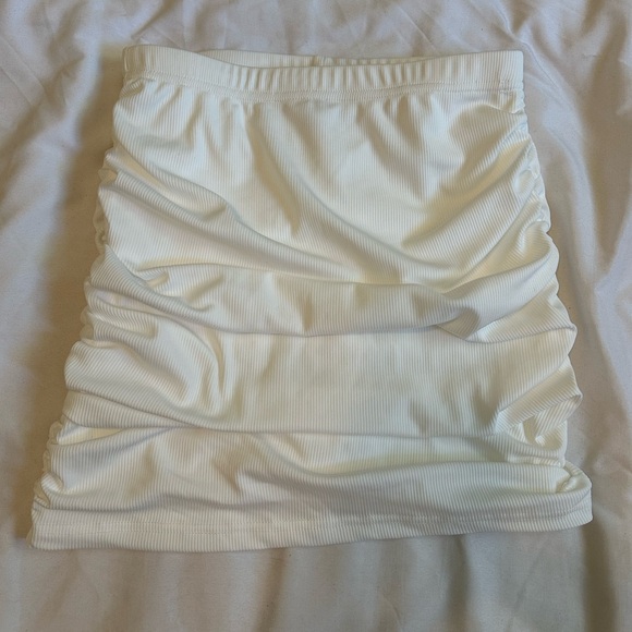 Dresses & Skirts - Ruffled white mini skirt